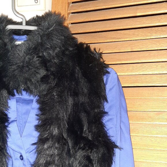 Y2K Le Château Blouse & Black Faux-Fur Vest from Costa Blanca. - Picture 3 of 16